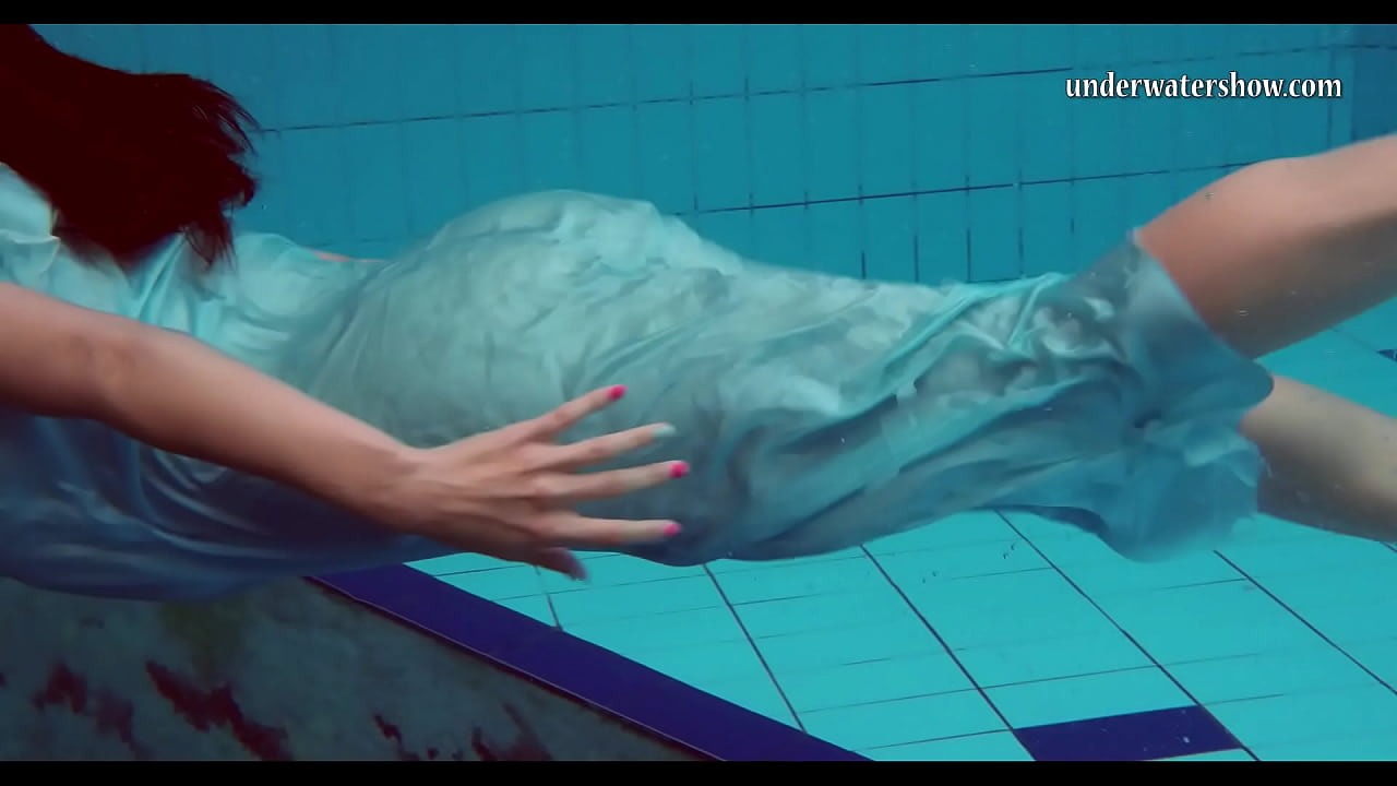 Nude underwater erotics with brunette babe Chehova