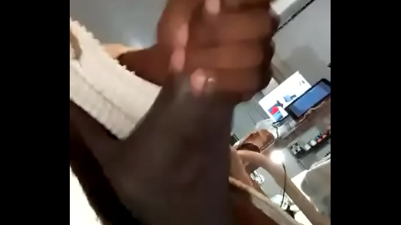 Negro Roludo se masturbando
