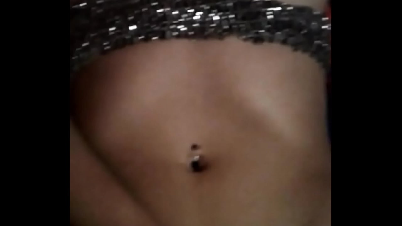 Chilena morena tocandose