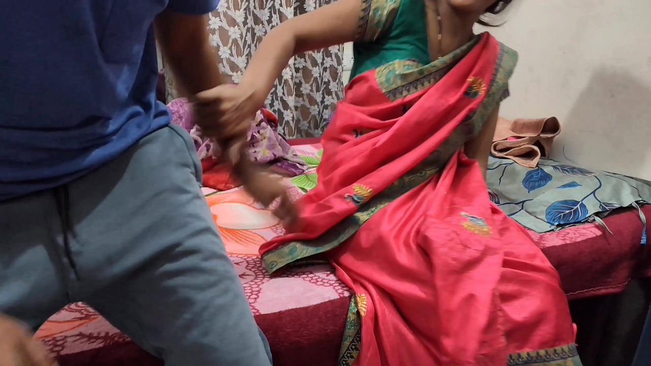 The maid took off her saree and got her pussy fucking by her owner Mumbai ashu