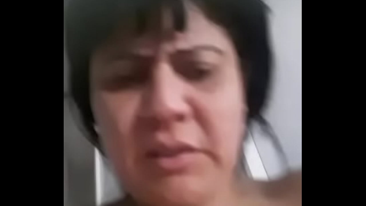 Idoso esfregando o pau na mulher casada