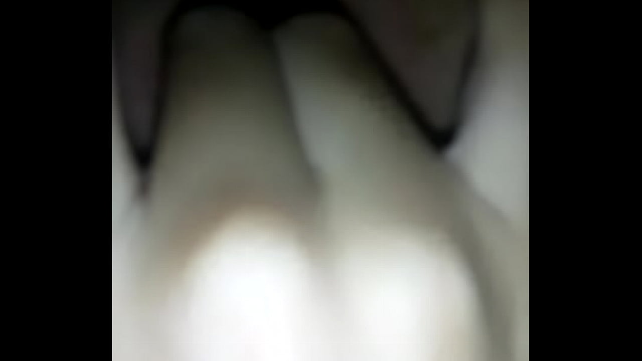 Gostosa na cama s&oacute; com a m&atilde;o