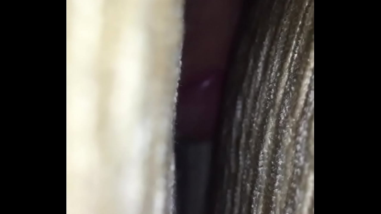 Novinho pauzudo batendo de um novo jeito.. Young boy masturbation