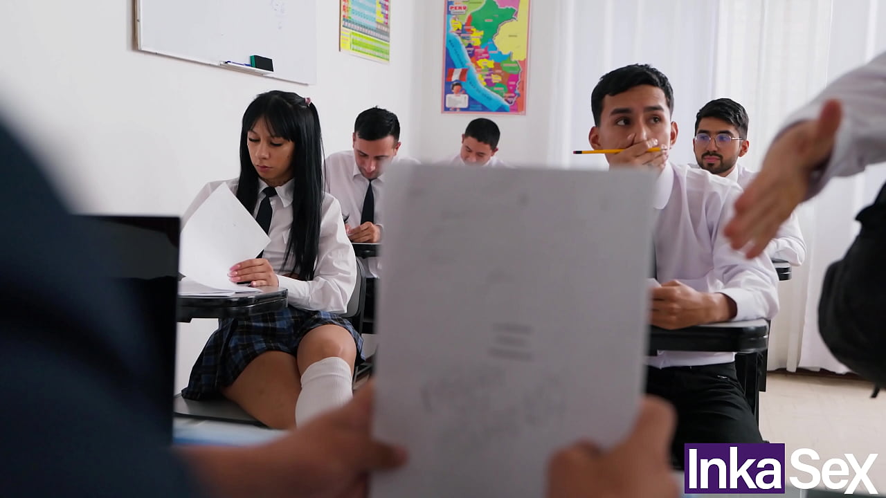 Alumna Argentina puta es follada por el ano por el profesor y su compa&ntilde;ero de clases.