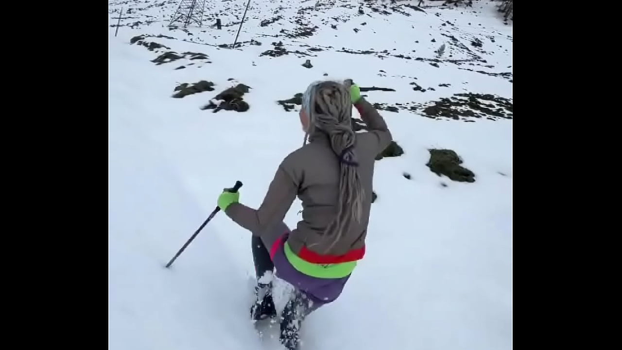 My first run in the snow! ️?️What's your favorite winter activity?#FirstSnow #Run #WinterVibes #ChillyAd...