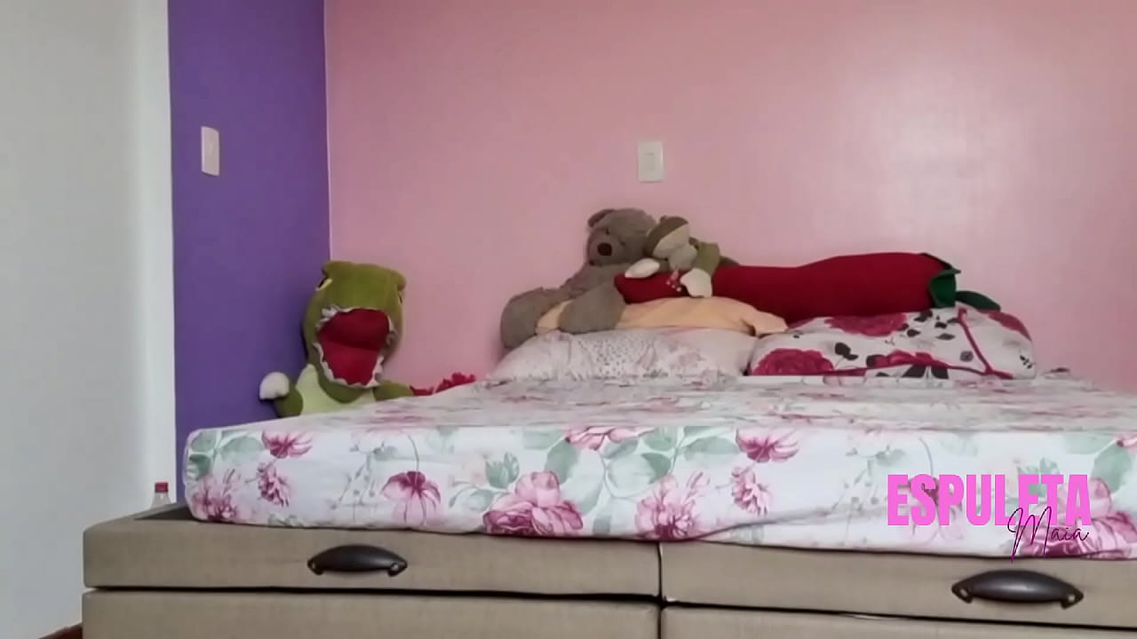 pov- Pego espiando a irm&atilde; do meu melhor amigo - Espuleta Maia