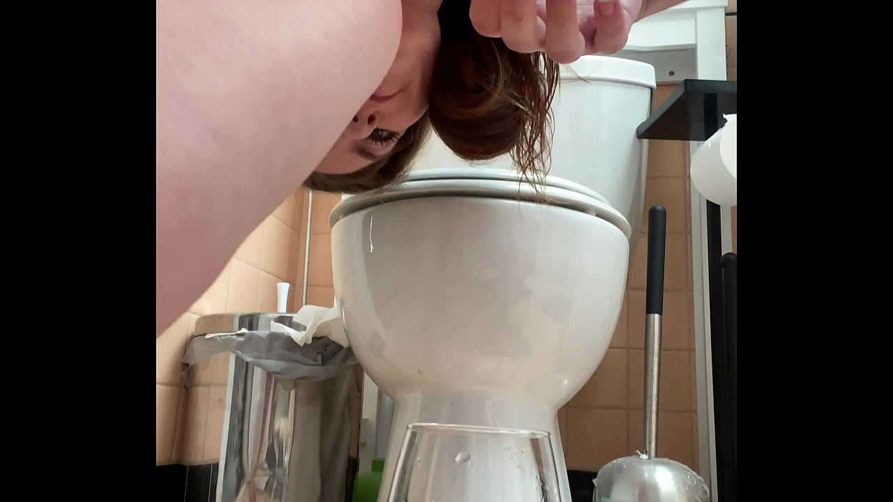 Twerking on the Toilet!