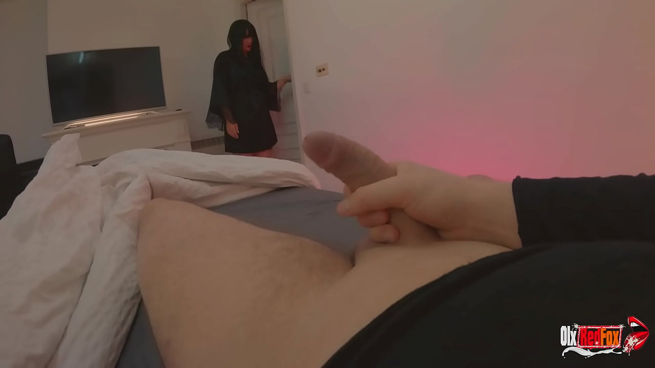 Сладкая мачеха делит постель с пасынком