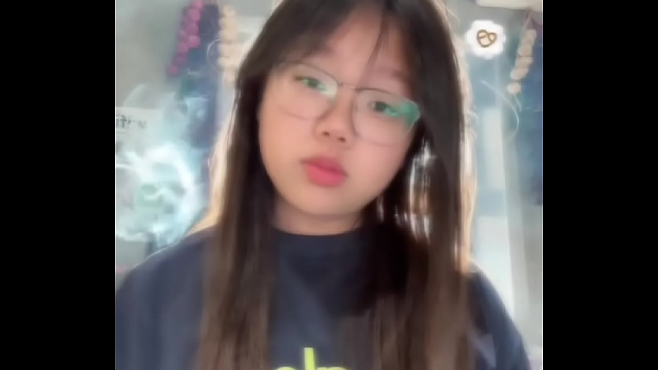 陈思思的大逼好白好嫩 我好想舔