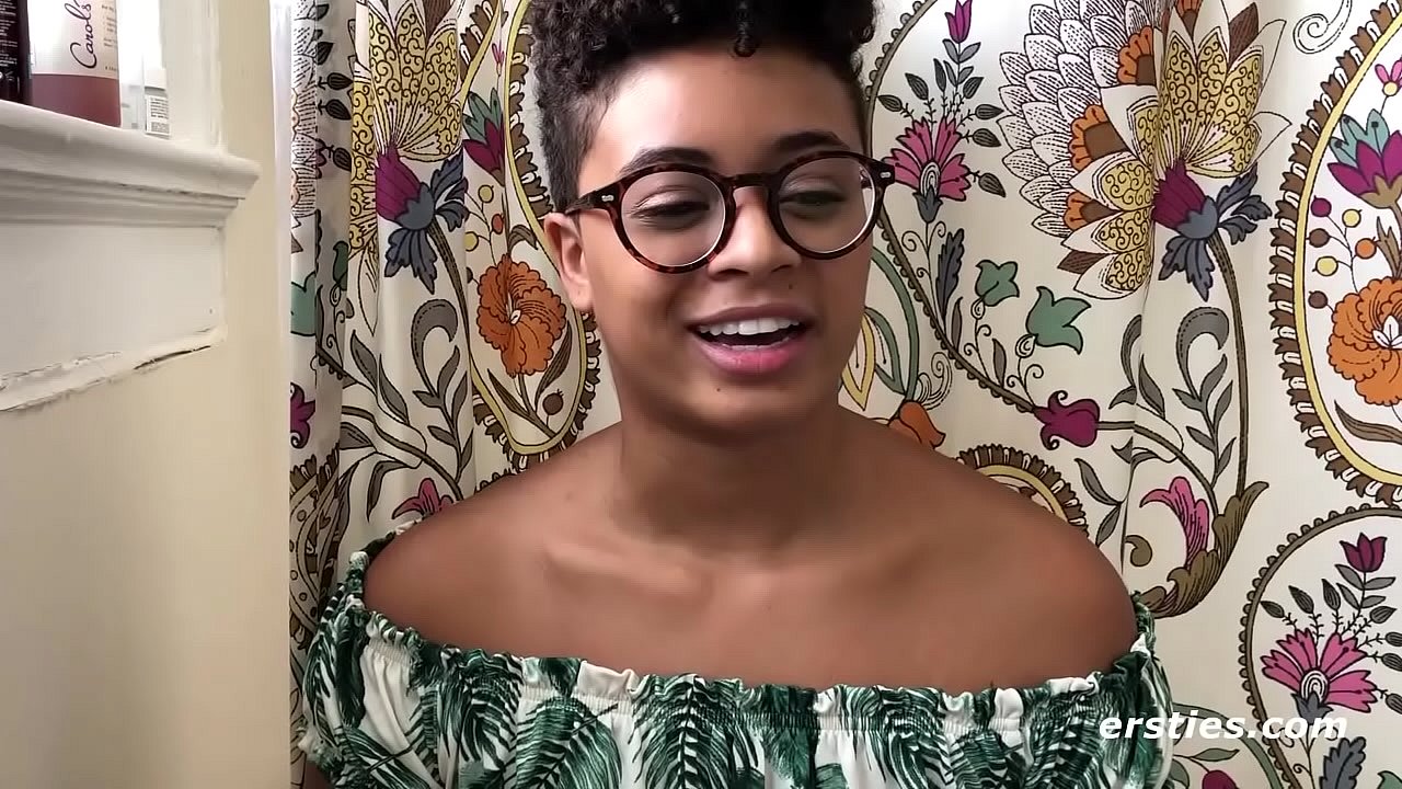 Ebony Honey Works It With 2 Dildos