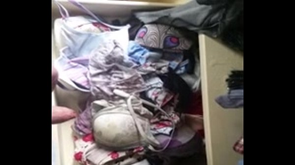 me pissing in girlfriends drawer