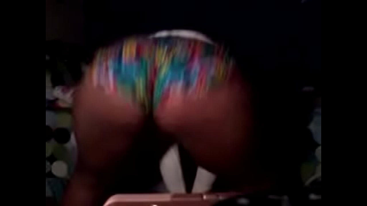 twerking that ass !