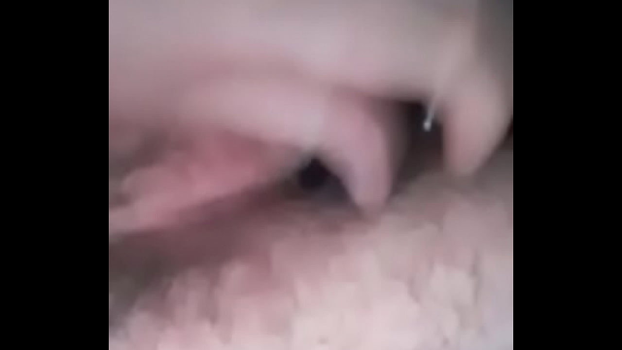 Holly.m masturbaiting