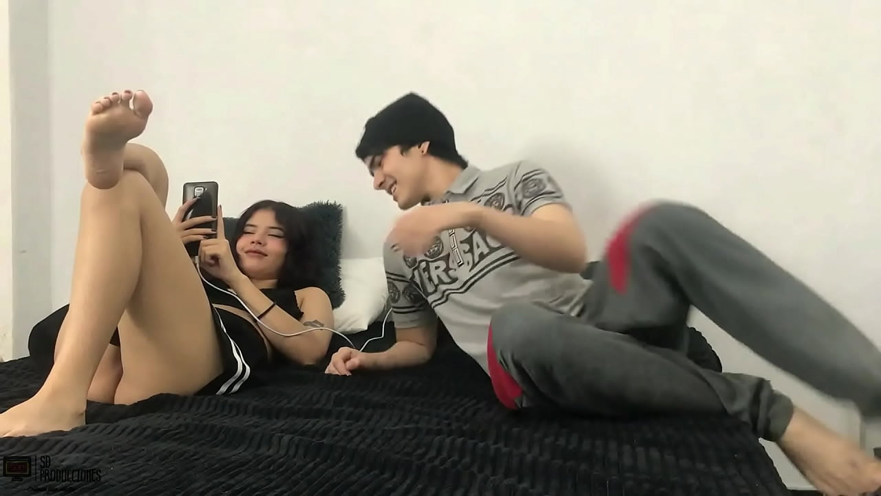 Le traigo muchas ganas de follarme a la cachonda de mi hermanastra CUM-BOCA HL