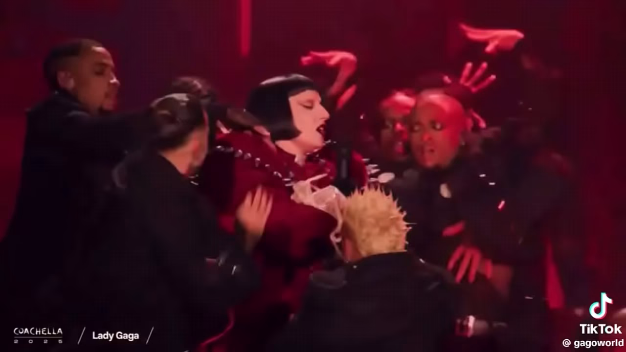 Lady gaga week 2 lady gaga se apresenta no c