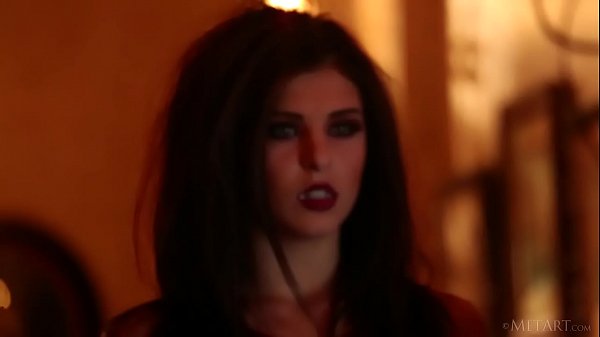 Hot babe Leah Gotti shows us her beauty