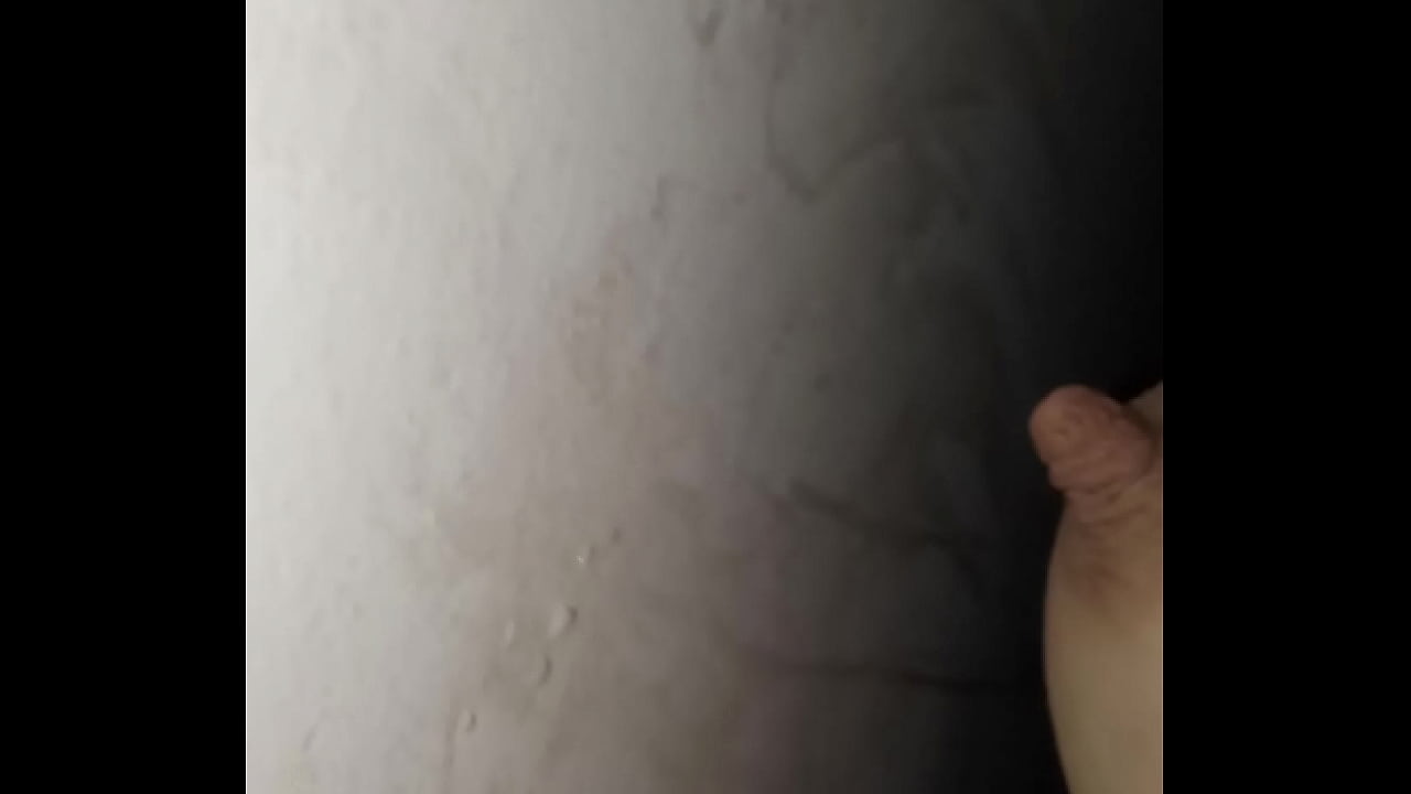 Spruzza latte sul muro