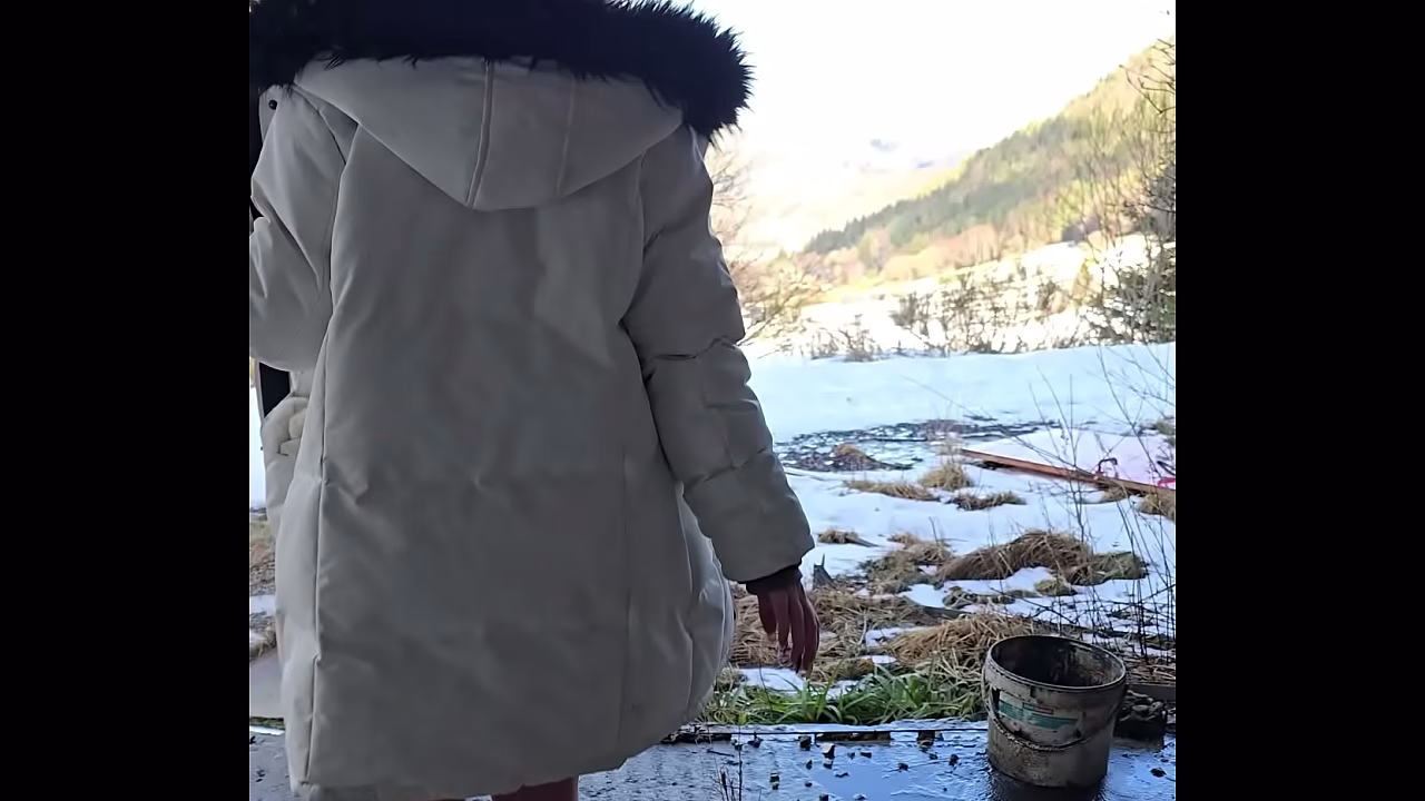 Je Suce un Mec dans une Vieille Cabine T&eacute;l&eacute;phonique, Mon Mec Filme et Participe On Me Baise la Chatte &agrave; Tour de R&ocirc;le