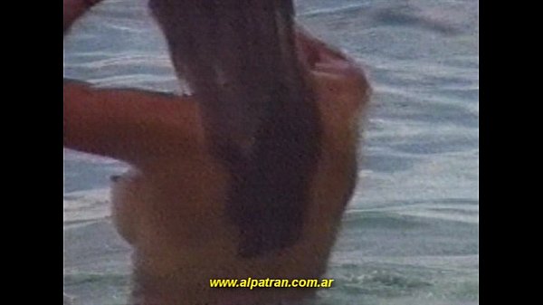 VICKY FARI&Ntilde;A super hot en la playa