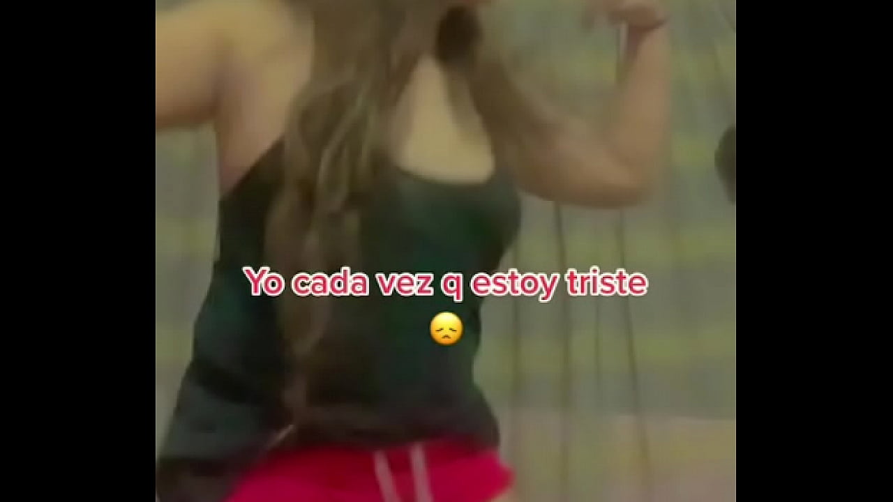 Chibola presume culo