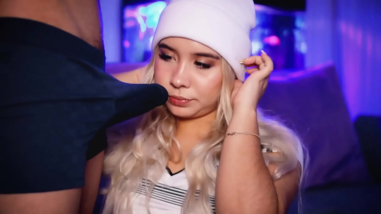 College girl with a cute face loves to get slutty on her webcam show