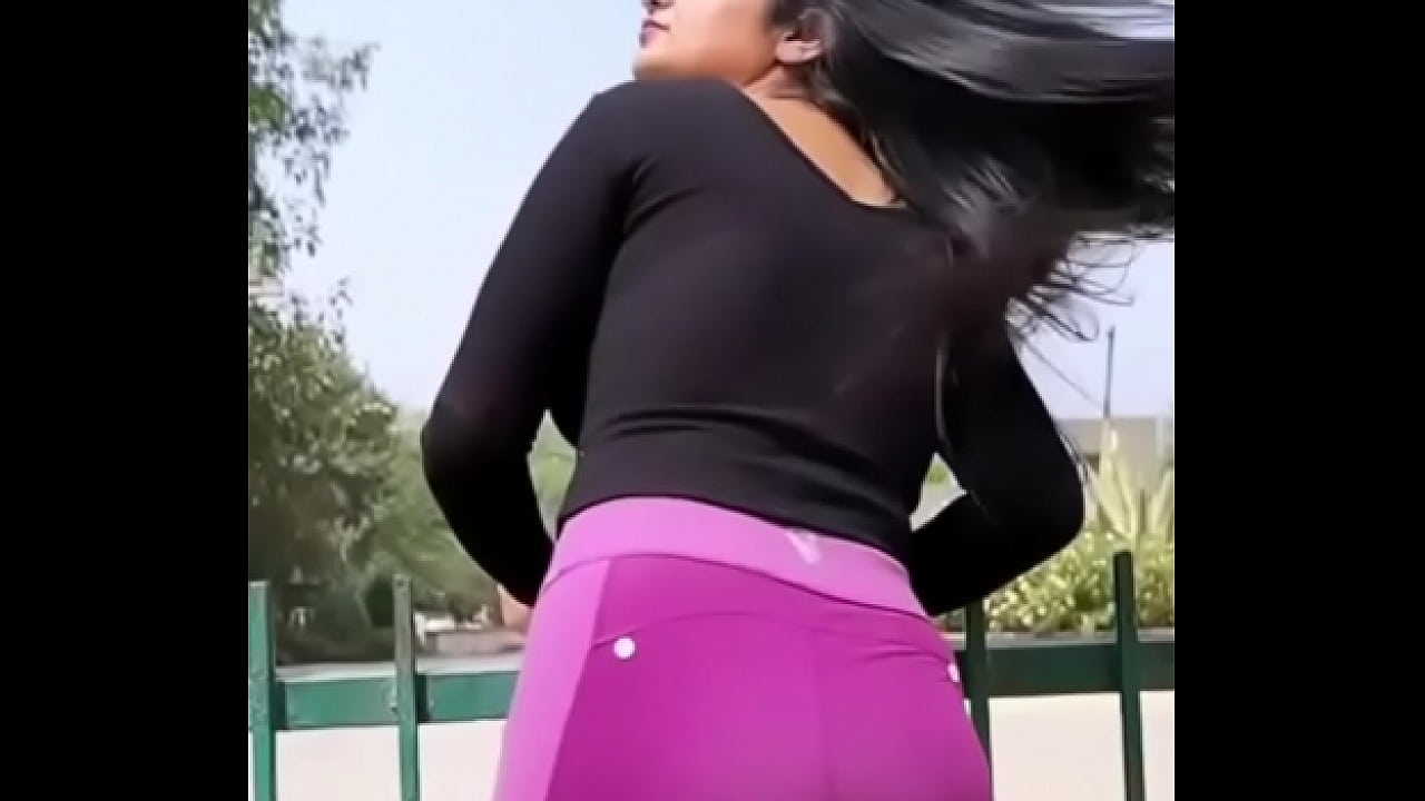 Indian girl bouncing hips without pants