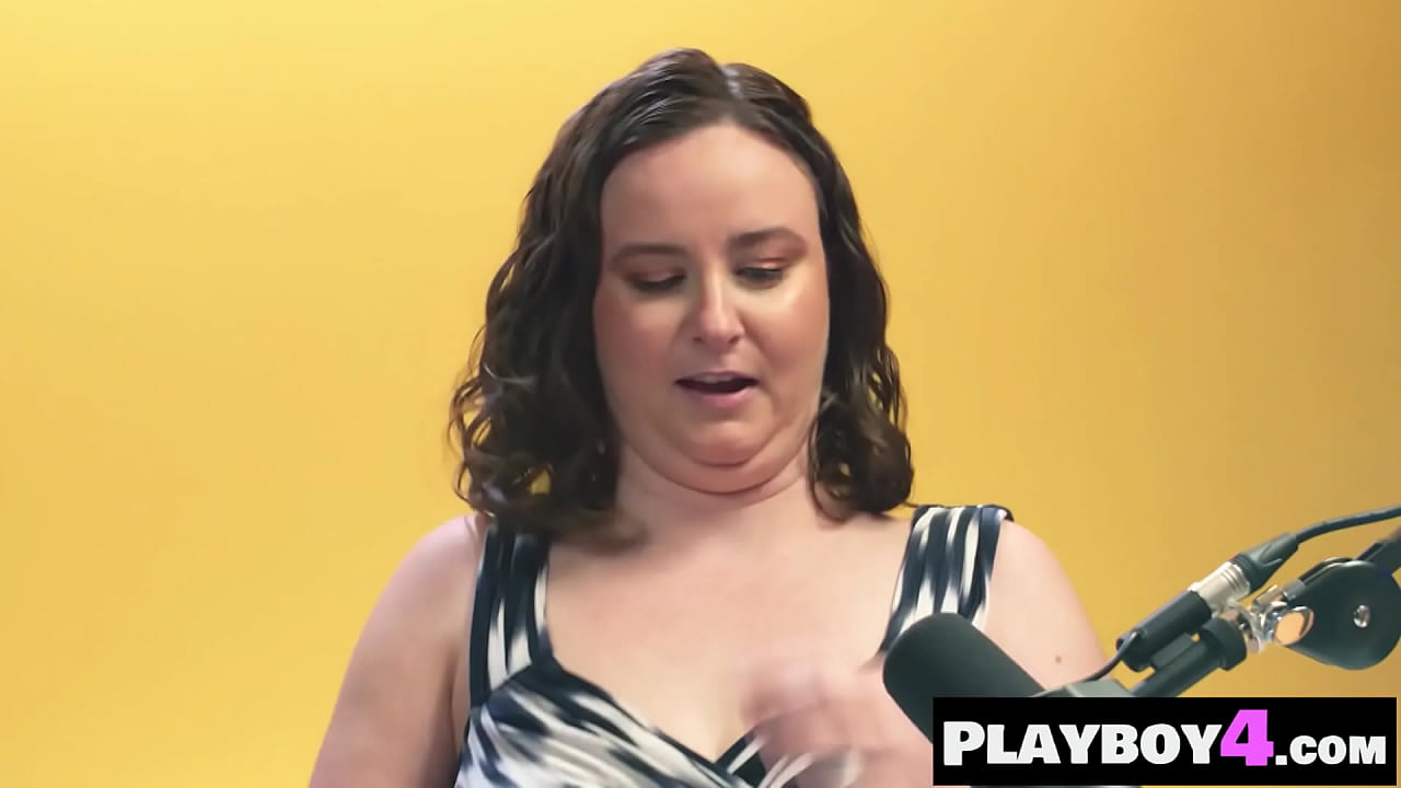 Sexy babe showed hot body and MILF enjoyed hot masturbation and fingering