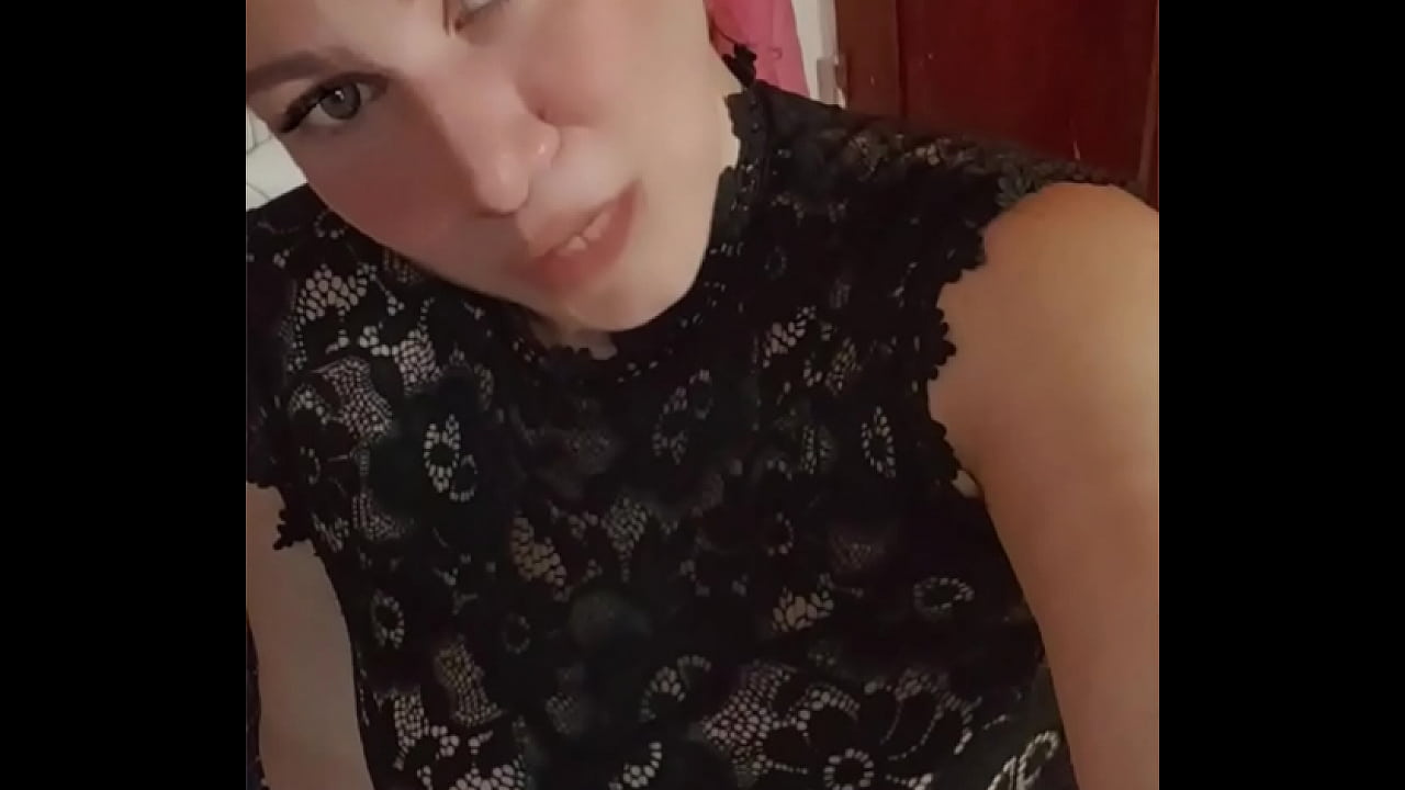 Jugando sola,esperando a mi amor...me prometi&oacute; algo rico!!