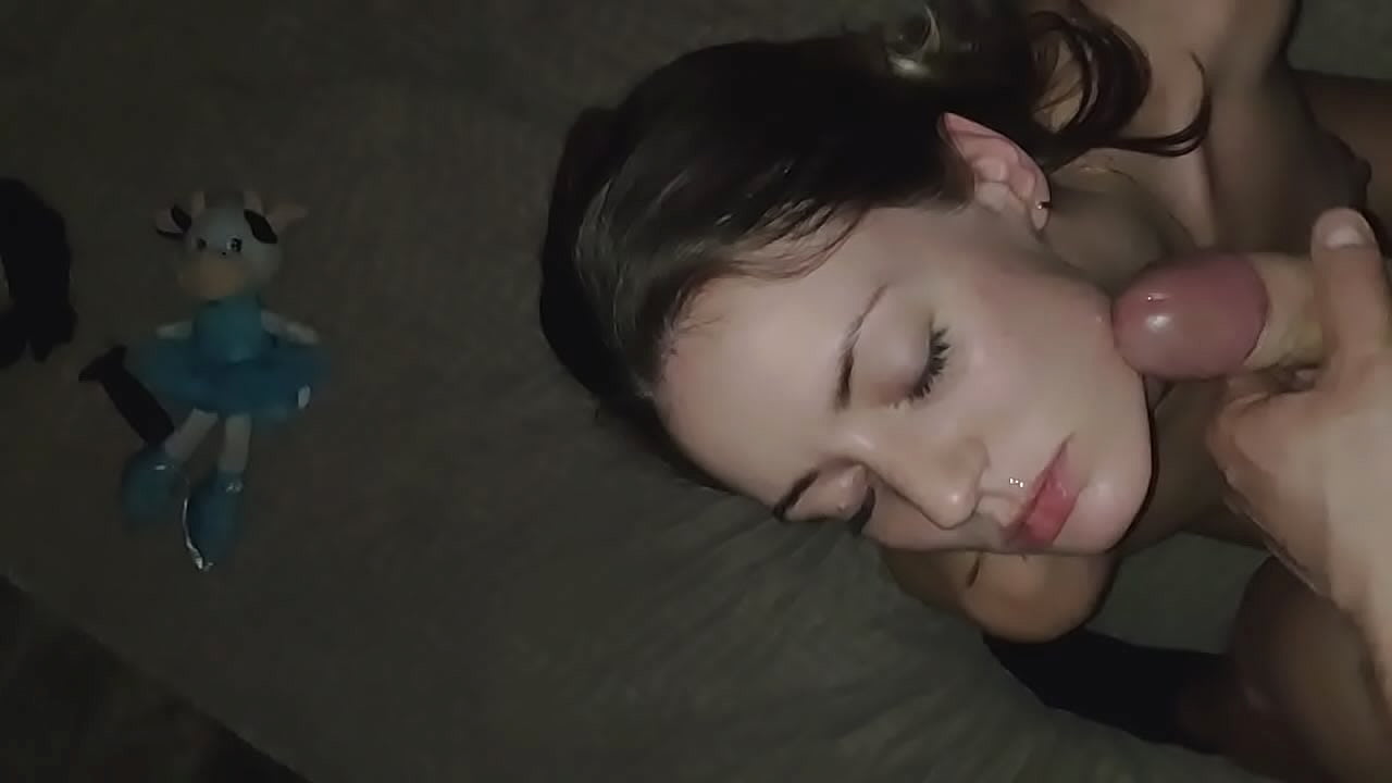 Сперма в прекрасном ротике