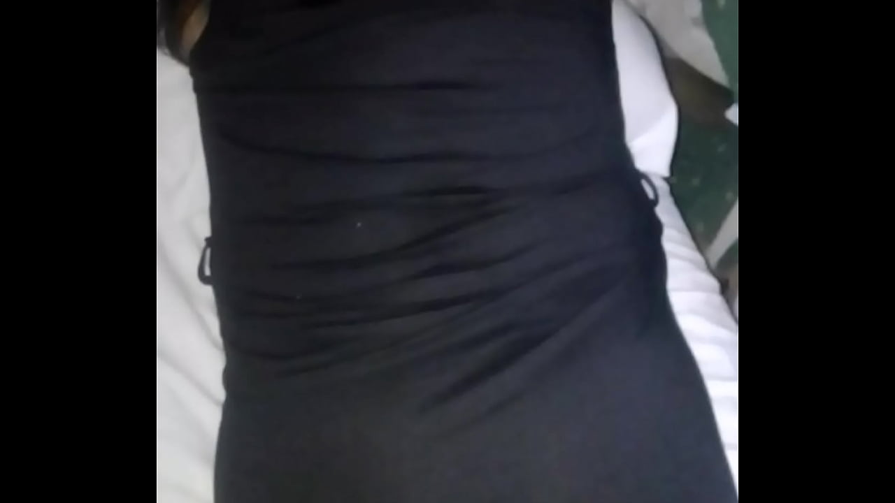 Mi esposa toc&aacute;ndole panocha.