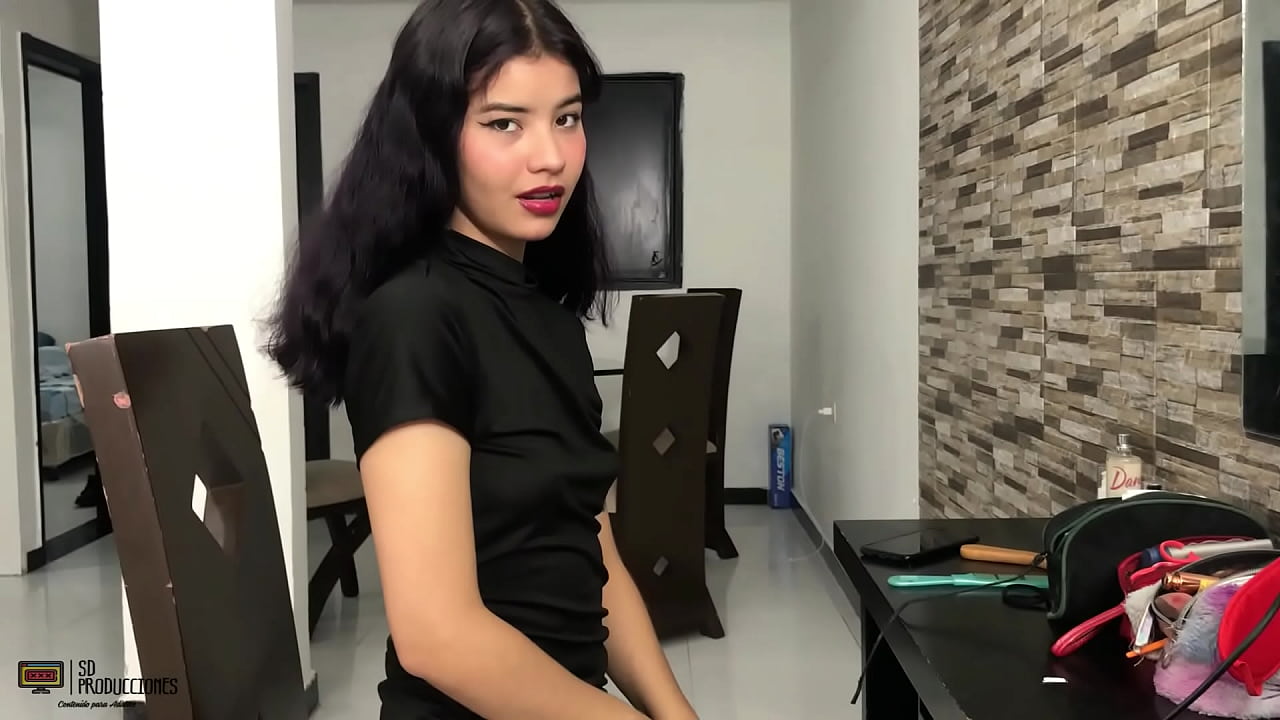 Me corro en la boca de la cachonda de mi hermanastra