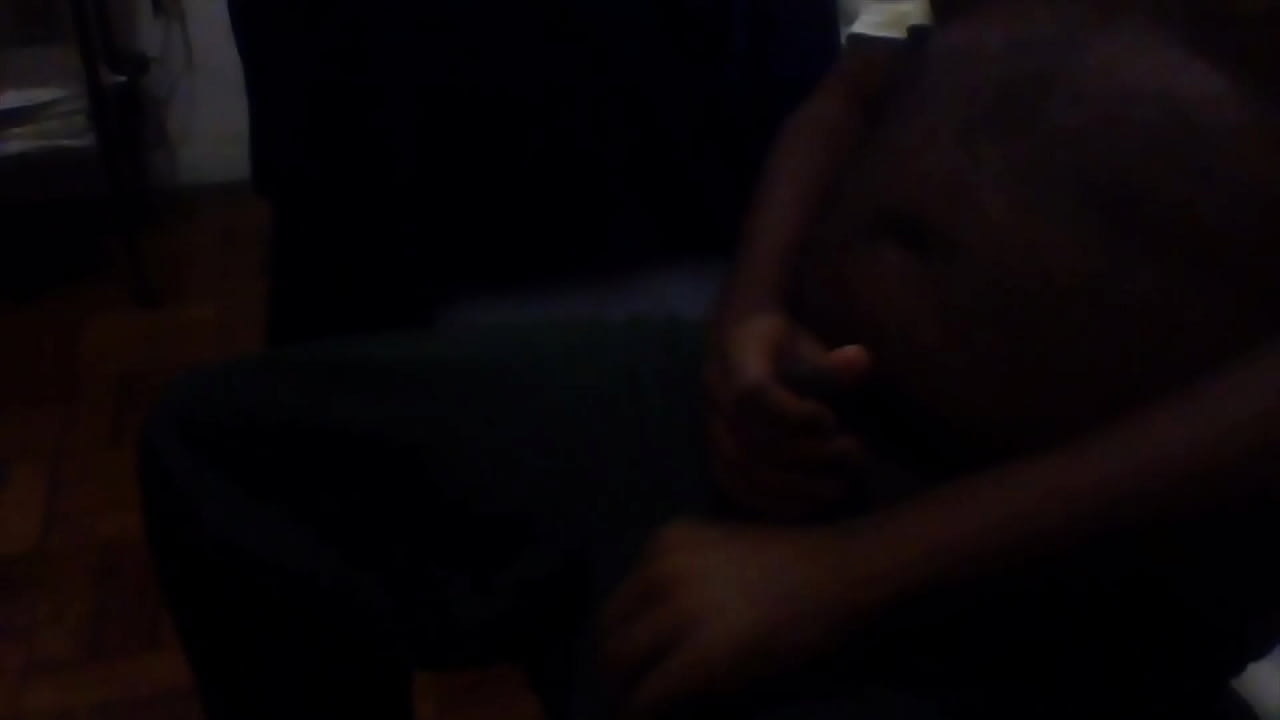 Gordinho batendo punheta e gozando