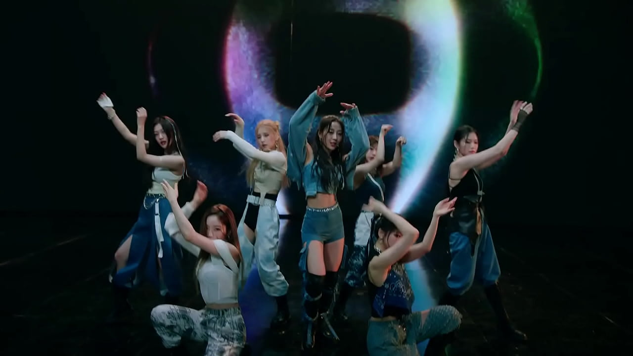 LOONA - paint the town