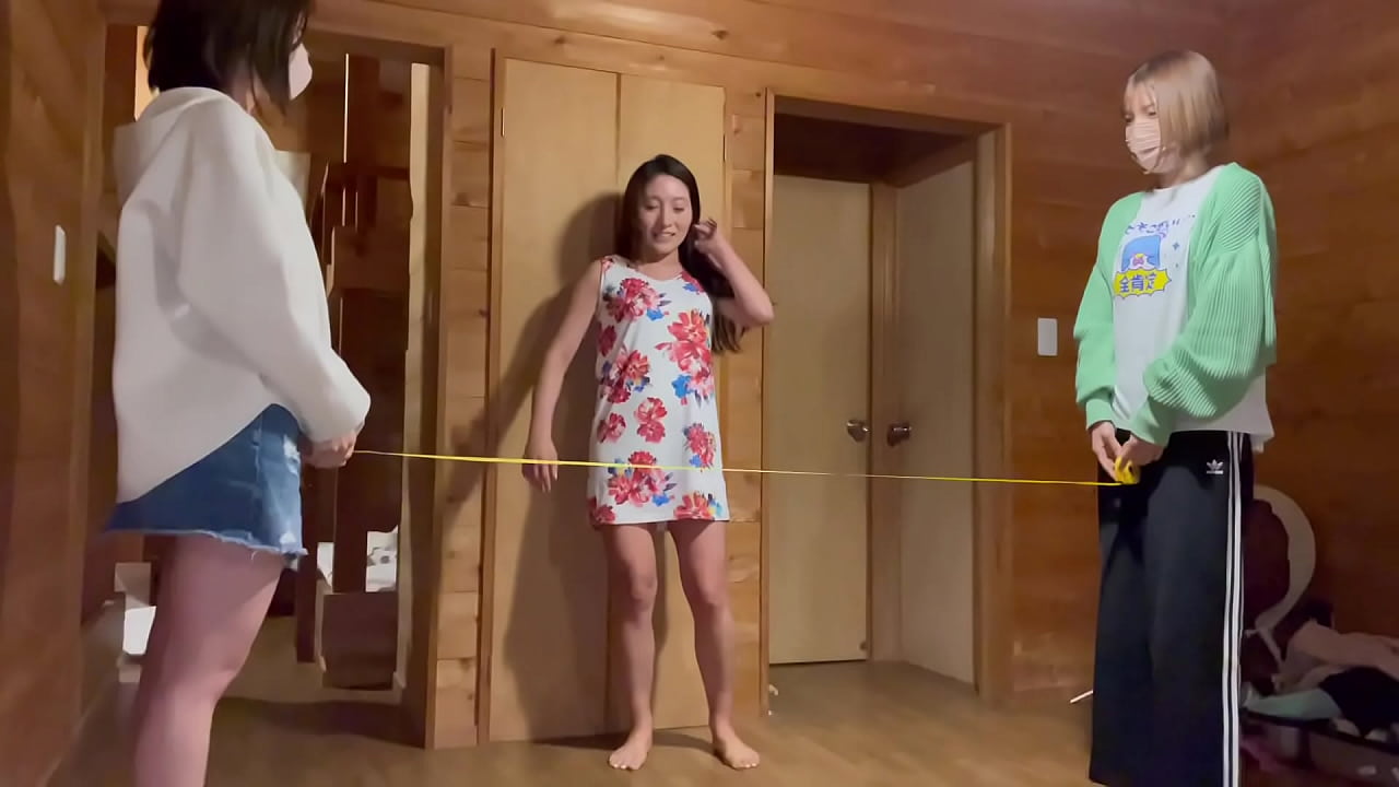 ミニスカート女子3人で遊びます