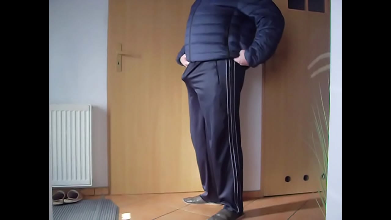 Masturbacja w śliskich ciuchach