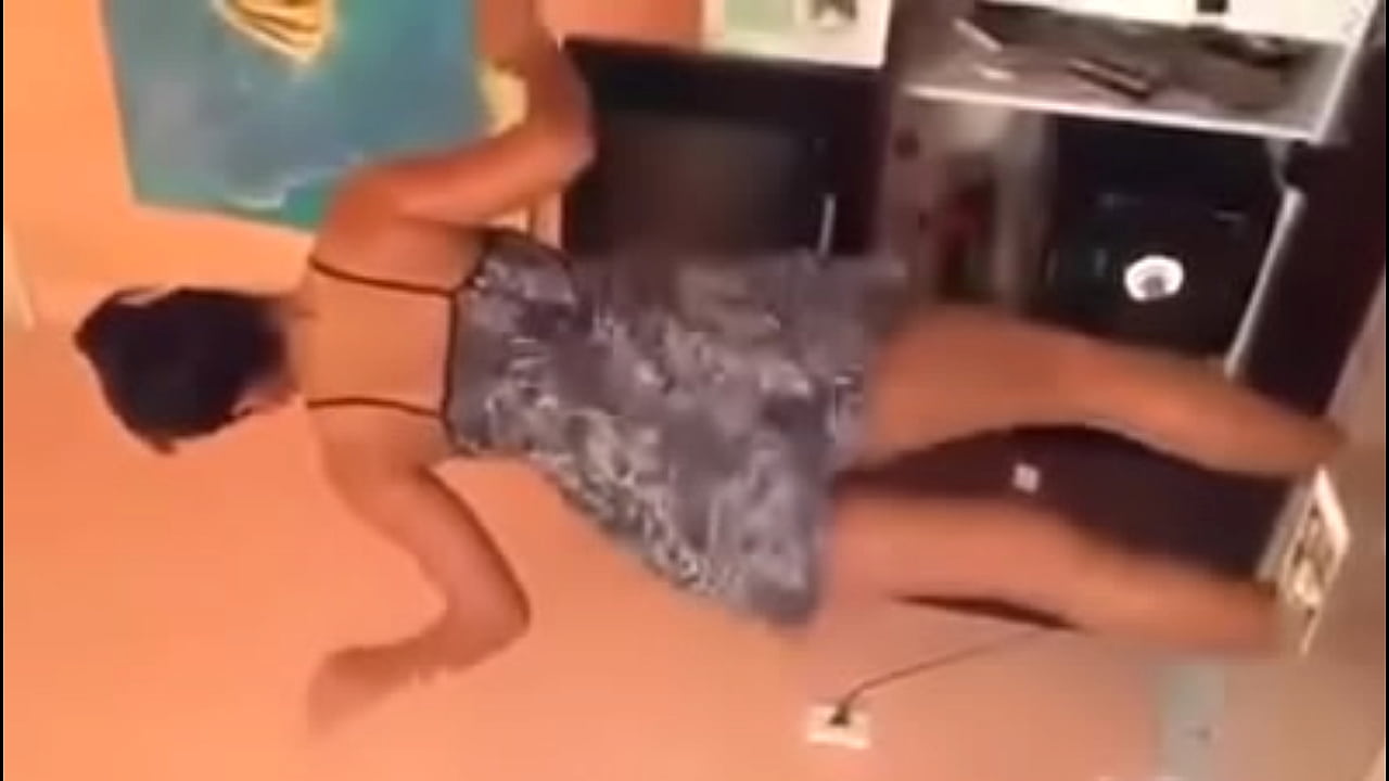 Mulher Gostosa Dan&ccedil;ando No Grau