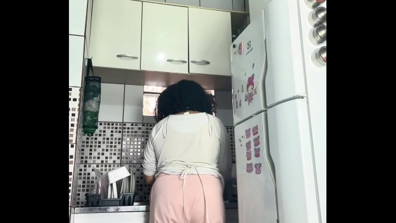 Chubby Housewife Farting While Washing Dishes Voyeur Style