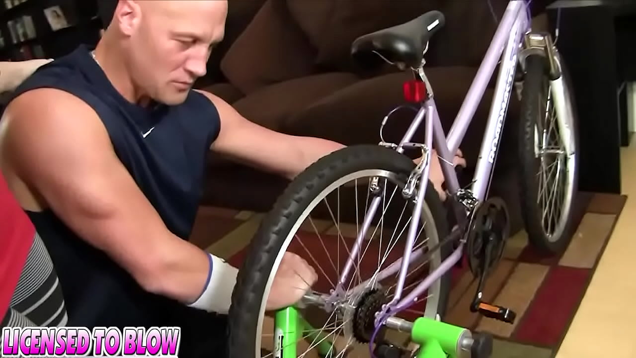 LICENSED TO BLOW - Sara Jay Works Out With Big Barbell