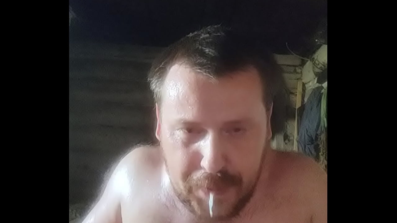 Сперма во рту.конча на лице. русский парень из деревни  пробует свежую сперму. полный рот спермы у русского гея.