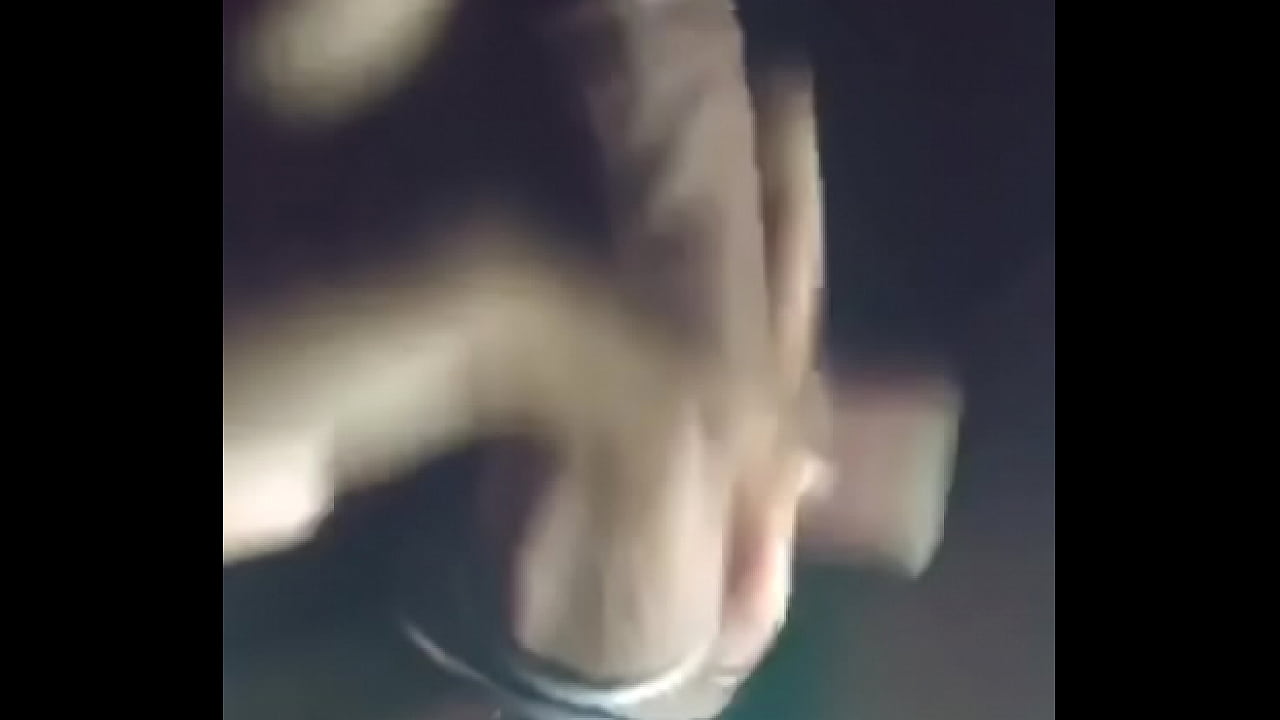 Bot đeo v&ograve;ng cho cu