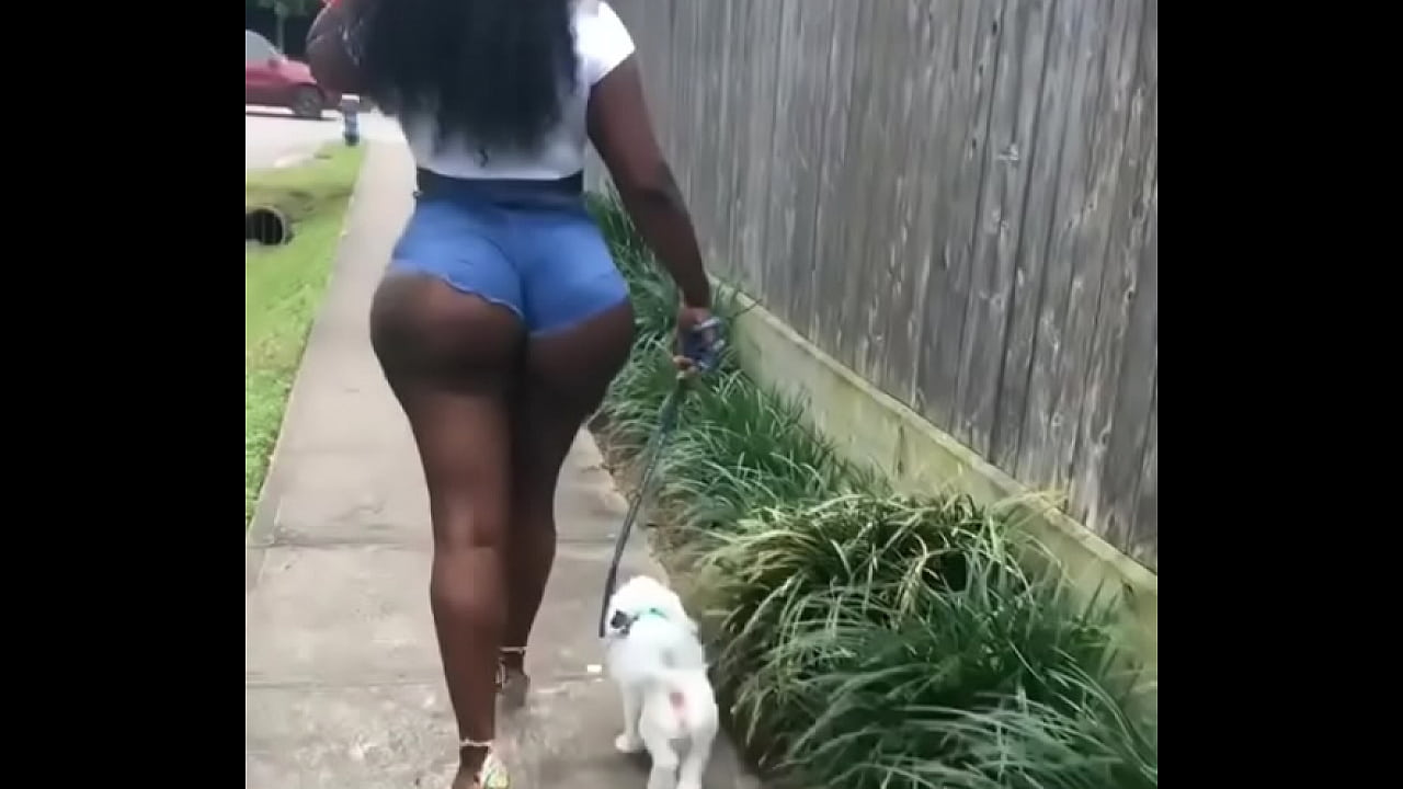 Toda una Diosa Negra.