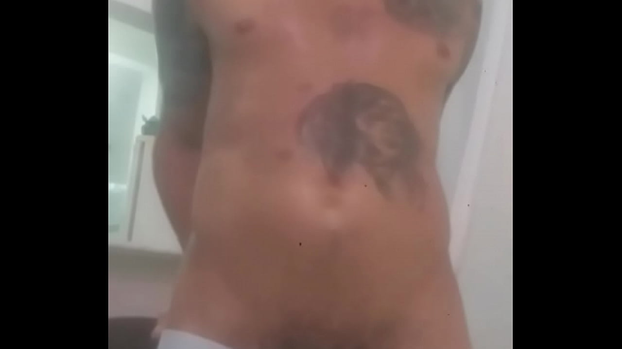 Quem se habilita ficar de joelhos aqui na minha frente