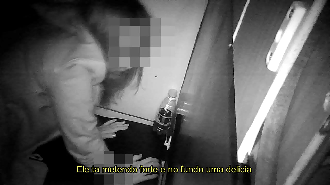 FUI ARROMBADA POR UM DOTADO NO GLORY HOLE