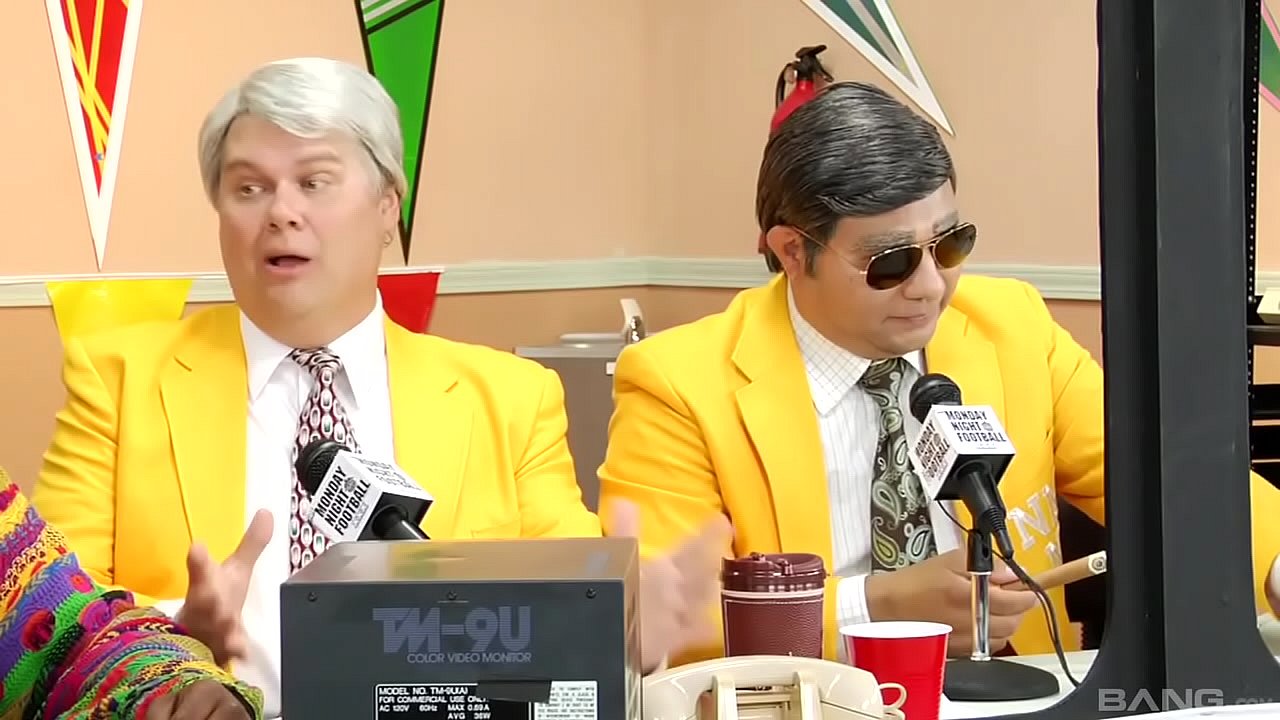 Jaelyn Fox Fucks The Team Captain