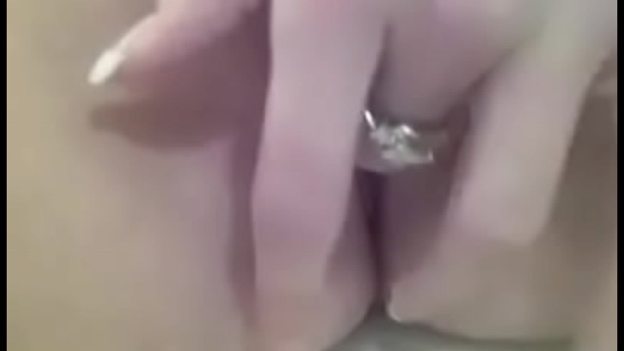 Fat lil pussy play pt.2