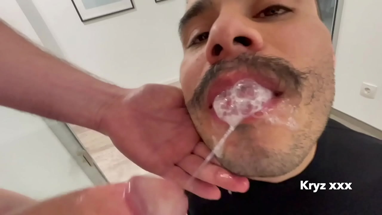 Hombre casado me folla en su oficina. COMPLETO