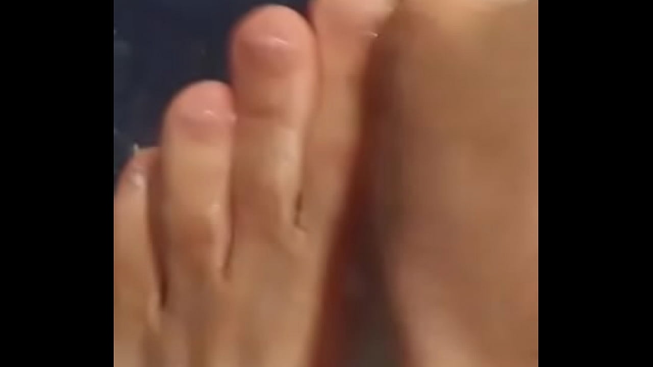 feet fetish wet