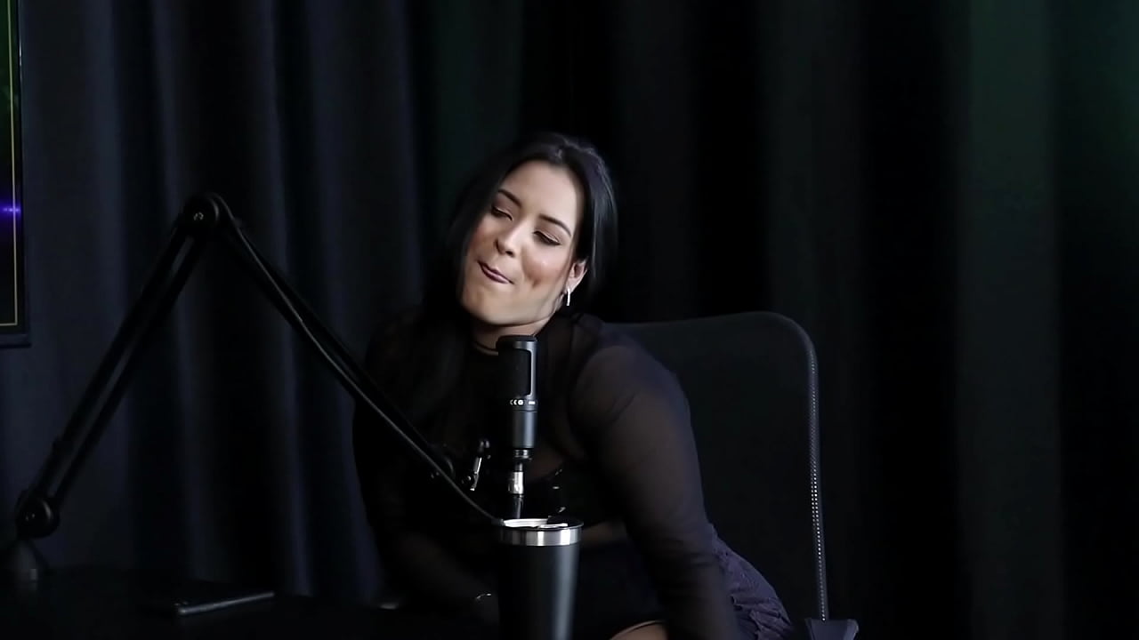 Fez stripper depois de dizer que quer lan&ccedil;ar um v&iacute;deo de sexo anal, e mostrar como &eacute; o seu gemido - Pri Melancia (SHEER/RED)