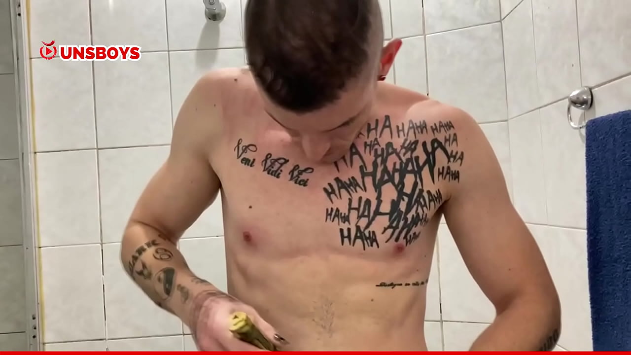 Carmona e flagrado em momentos &iacute;ntimos no banho - V&iacute;deo Completo em sheer.com/unsboys