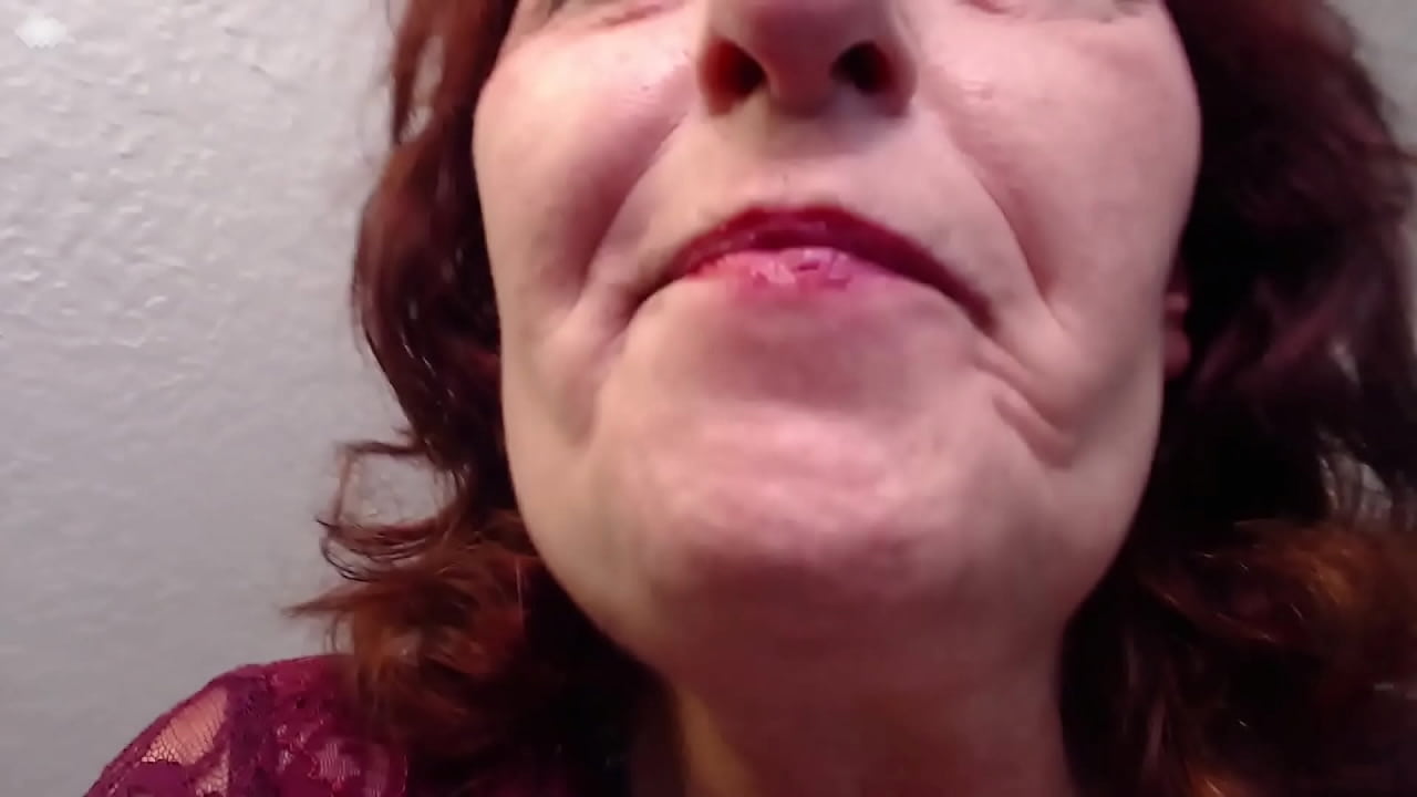 218 Pretty Mature DawnSkye is horny and breaking in brand new wand vibrator